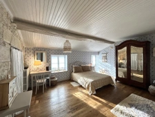 longère en pierres avec granges , 3 chambres, possibilité ch