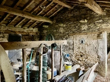 Maison avec grand potentiel et beau jardin