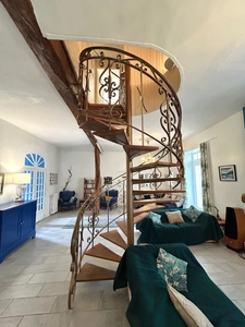 Propriété avec maison principale et gîte potentiel sur grand