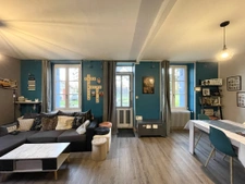 Maison type longère de 5 chambres, garages, grand terrain, é