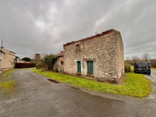 Maison à rénover avec activité équestre possible 2 chambres 