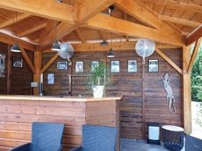 maison type longère avec parc paysager, carport, cuisine d'é