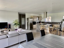 Maison spacieuse de plain-pied de 150m2, avec double garage 