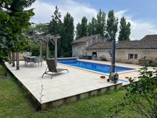 Maison de caractère avec dépendances, piscine chauffée et pa