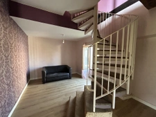 Maison avec dépendances, 4 chambres, panneaux solaires et fo