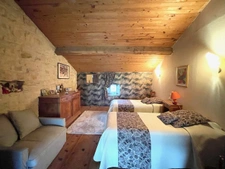 Ancienne grange rénovée de 3 chambres avec gîte, dépendances