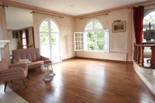 MAISON DANS ENVIRONNEMENT PRIVILEGIE