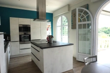 MAISON DANS ENVIRONNEMENT PRIVILEGIE