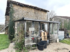 Maison avec grange et terrain de 3 800 m2 / House with barn 