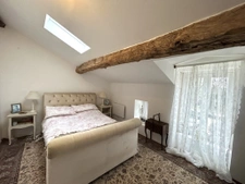 Maison avec grange et terrain de 3 800 m2 / House with barn 