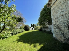 À vendre   Maison en pierre avec grange, jardin et garage-Ch