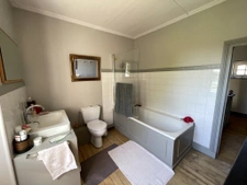 À vendre   Maison en pierre avec grange, jardin et garage-Ch