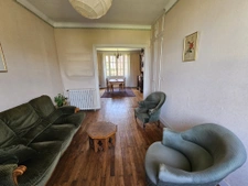 Nantes La Perverie, maison avec un garage et jardin.