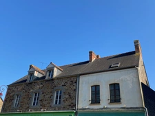Maison de ville à rénover   115 m2   Stationnement   Château