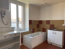 Immeuble à rénover   Usage commercial   Centre-bourg de Chât