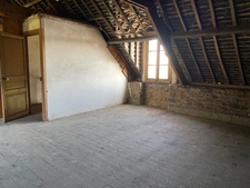 Immeuble à rénover   Usage commercial   Centre-bourg de Chât