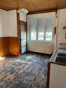 Maison de ville à rénover   115 m2   Stationnement   Château