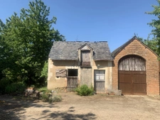 JOLIE MAISON DANS LA CAMPAGNE DE COULONGE