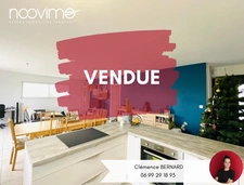 Maison de plain pied récente avec 3 chambres, jardin et gara