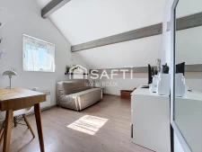 Une maison, chaleureuse, confortable et fonctionnelle