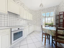 Rue de Turenne, grand T3 avec balcon, ascenseur, vue dégagée...