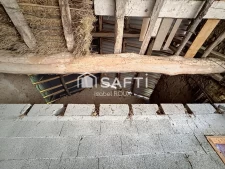 Ancienne ferme en pisé pleine d'authenticité