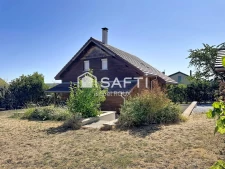 Une maison, chaleureuse, confortable et fonctionnelle