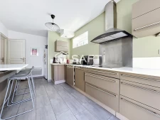 Une maison, chaleureuse, confortable et fonctionnelle