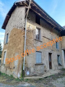 Ancien corps de ferme avec bâtiments annexes