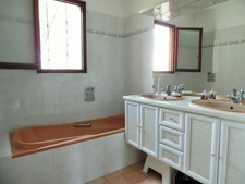 MAISON 4 CHAMBRES SUR SOUS SOL