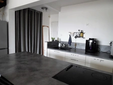 DUPLEX NON MEUBLÉ AVEC BALCON ET GARAGE, PROCHE CENTRE VILLE