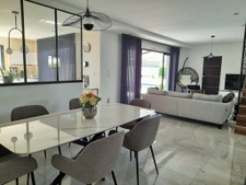 CONTEMPORAINE RECENTE A 5 MN DE CHOLET