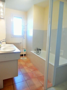 MAISON SUR SOUS-SOL DE 121 M2, 4 CHAMBRES, A 15 MN DE CHOLET