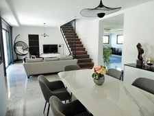 CONTEMPORAINE RECENTE A 5 MN DE CHOLET