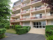 DUPLEX NON MEUBLÉ AVEC BALCON ET GARAGE, PROCHE CENTRE VILLE