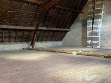 MAISON 2 CH MAYEN / GRENIER AMENAGEABLE ET TERRAIN 800 M2