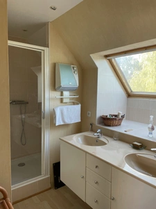 MAISON TRES SPACIEUSE 124 M2 AU SOL / 2 CHAMBRES