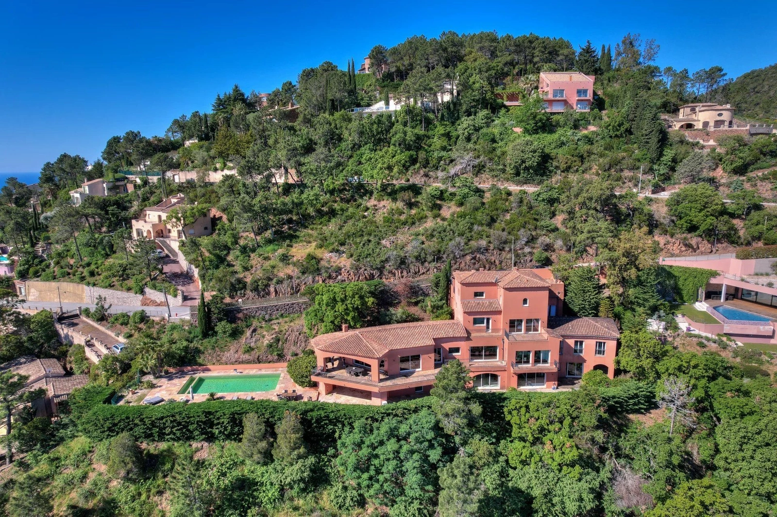 Terrain de 4 500 m² de la propriété