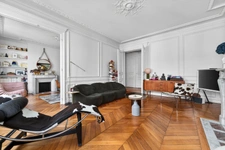 PARIS 7ème - Rue de l'Université 4