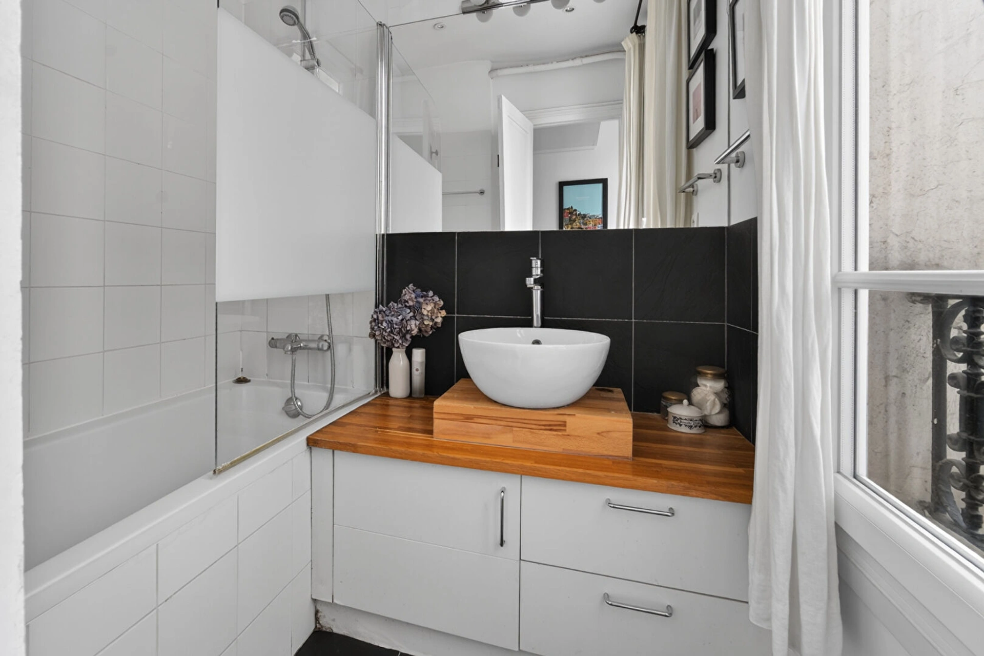 PARIS 7ème - Rue de l'Université 13