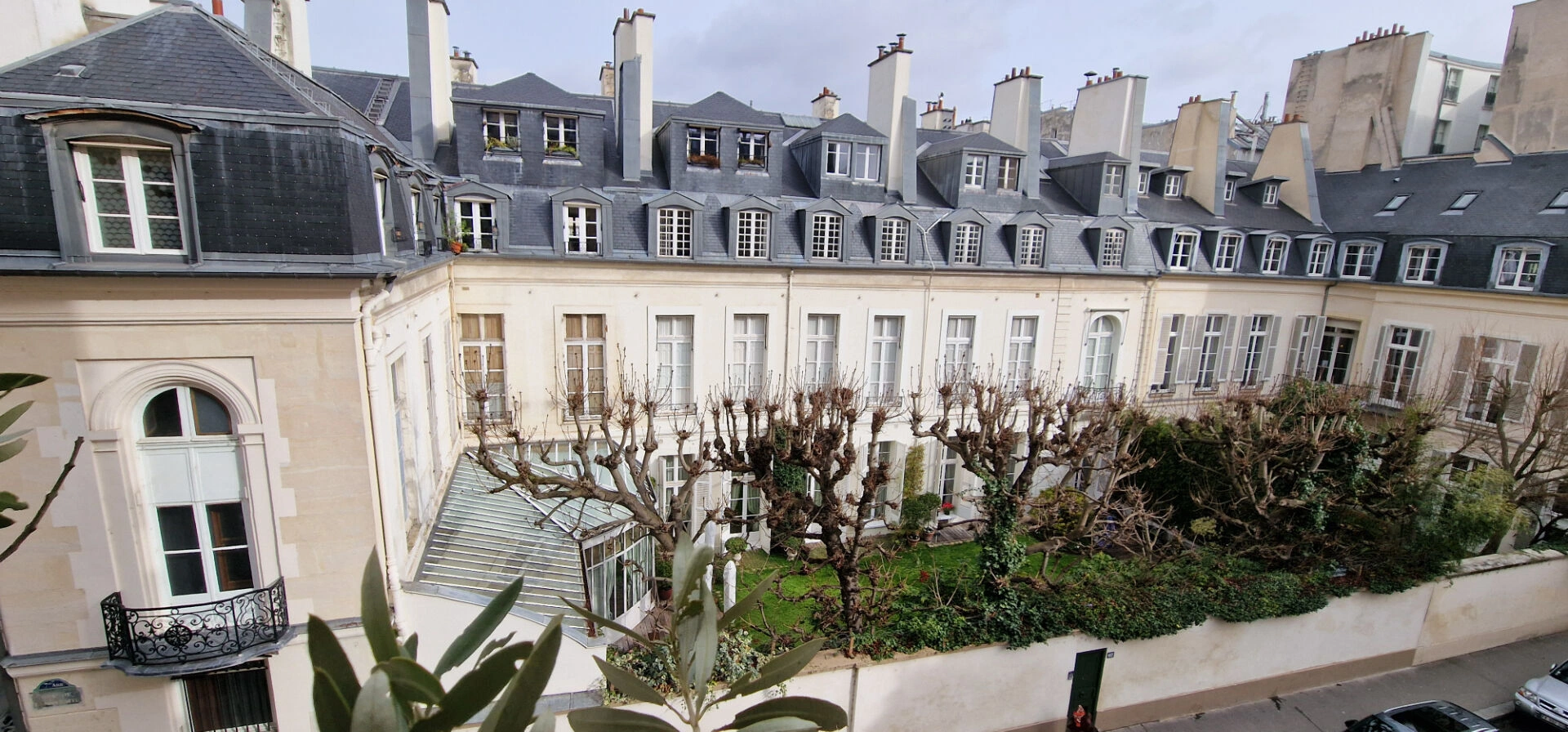 PARIS 7ème - Rue de l'Université 1