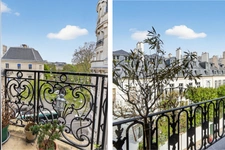 PARIS 7ème - Rue de l'Université 15