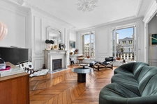 PARIS 7ème - Rue de l'Université 3