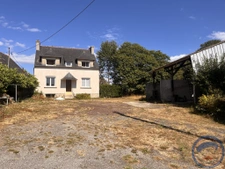 Corps de ferme maisons  et dépendances en pierre Quimper 