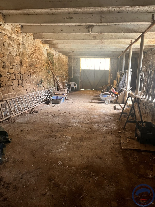 Corps de ferme maisons  et dépendances en pierre Quimper 