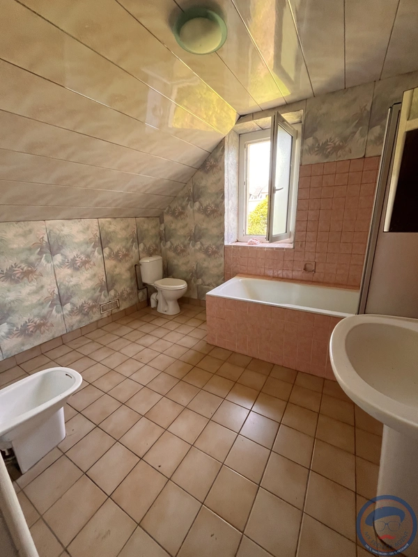 Corps de ferme maison + dépendances en pierre  Quimper