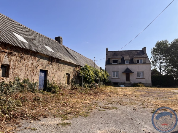Corps de ferme maisons  et dépendances en pierre Quimper 