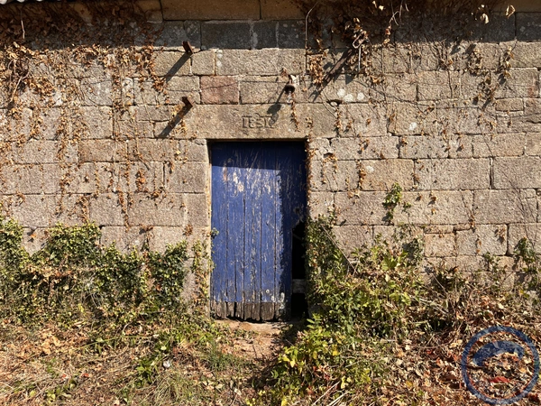 Corps de ferme maisons  et dépendances en pierre Quimper 