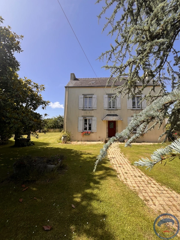 Corps de ferme maison + dépendances en pierre  Quimper