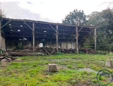  Locronan, A rénover longère  + terrain constructible 